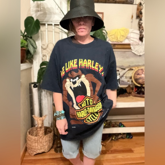 vintage 1992 Harley-Davidson x Looney Tunes "Rock 'N Roll" Taz t-shirt - Picture 4 of 9